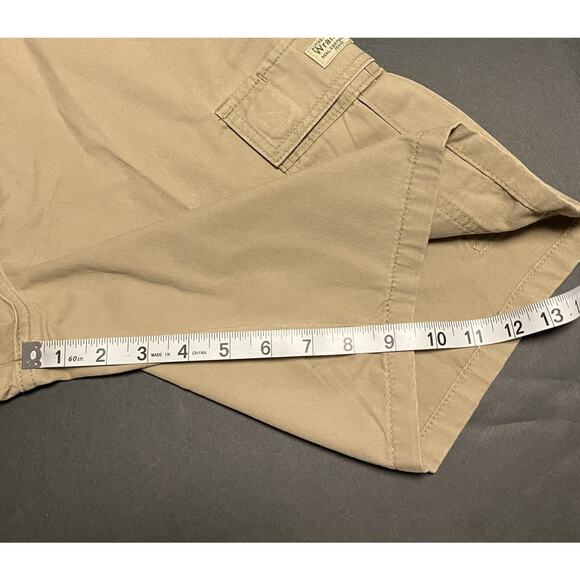 Mens Wrangler Cargo Shorts Relaxed Fit Knee Length Khaki Size 32 Reg 9.5 Inseam - Picture 10 of 11
